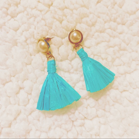 Raffia Straw/Pearl Stud Dangle Tassel Earrings - Picture 2 of 5